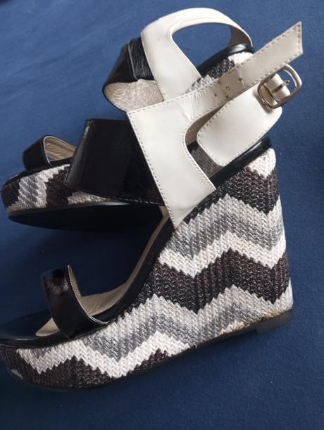 Bielo čierne sandalky, 36