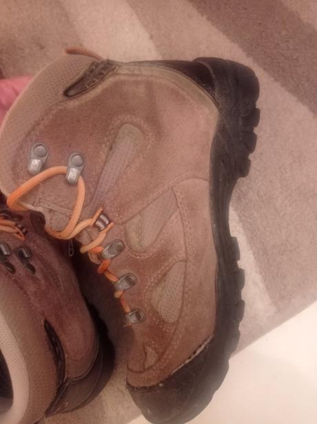 Turisticke kotnikove topanky, 32