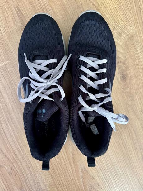 Ultralahke makke bezecke tenisky zn. diadora, 40