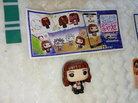 Harry potter kinder surprise s papierikmi,