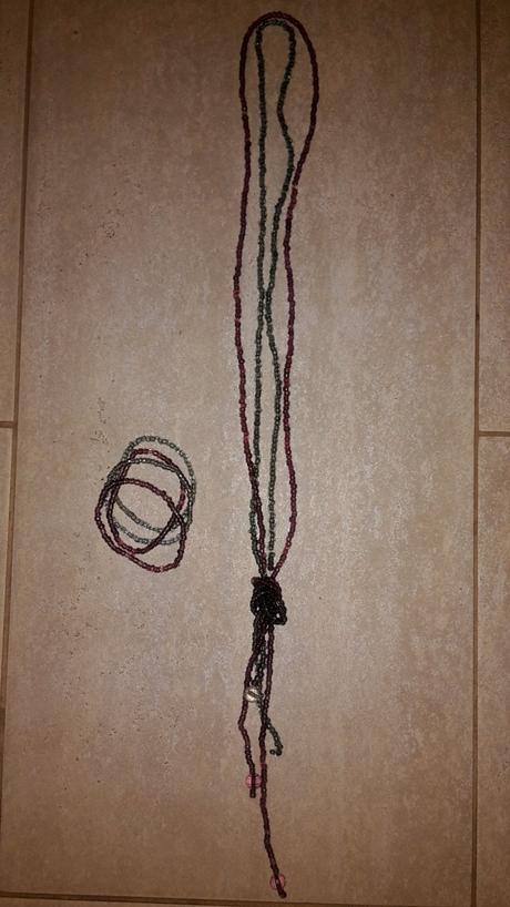 Náhrdelník a náramok z gorálok, 