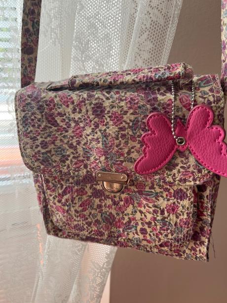 Romanticka kabelka accesories,