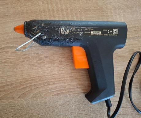 Tavná, lepiaca pištoľ ferm flk-620,