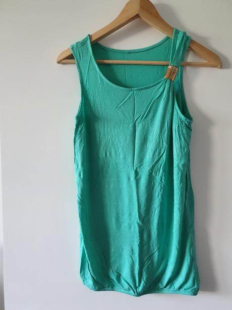 Tričko s kovovou aplikáciou na boku, s