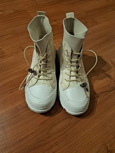 Členkové tenisky, 35