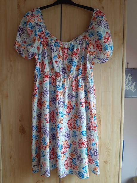 Kvietkované šaty, 38