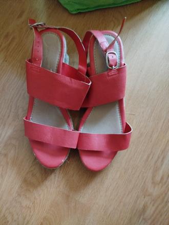 Červené sandále, 36