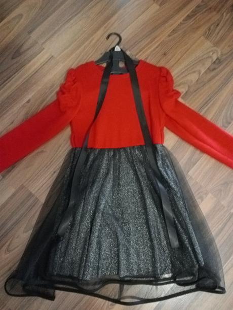 Šaty vianočné, 146