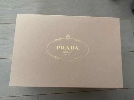 Elegantne kozene sandale prada original, prada,38