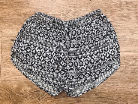 Ľahunke kraťasy, h&m,34