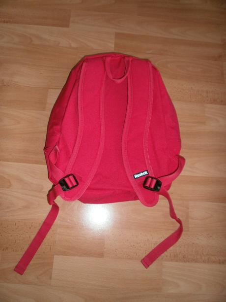 1x používaný menší batoh reebok,