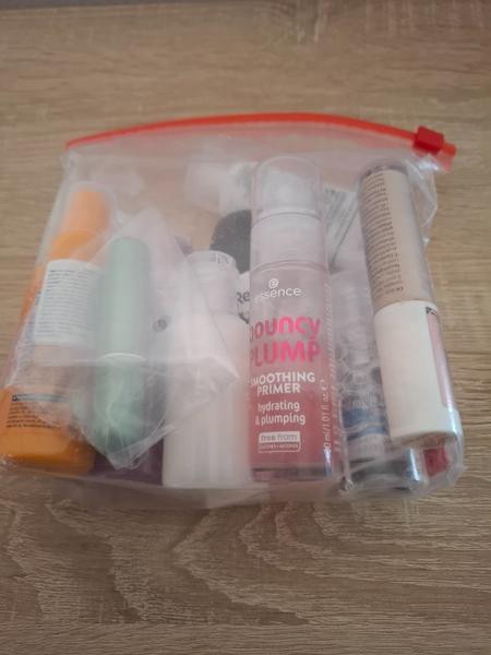 Môžem mať viac fliaš s tekutinami do 1l v príručnej batožine?