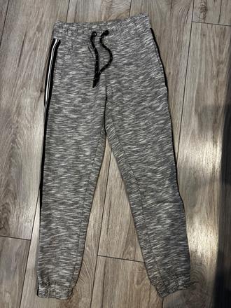 Tepláky 134/140, chapter young,134