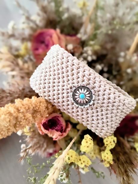 Nastaviteľný háčkovaný náramok,