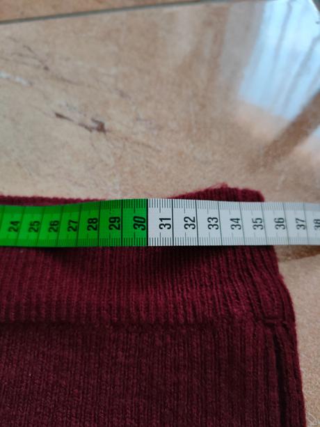 Bordová pletená sukňa, 36