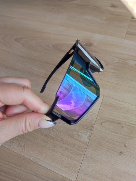 Športové slnečné okuliare,