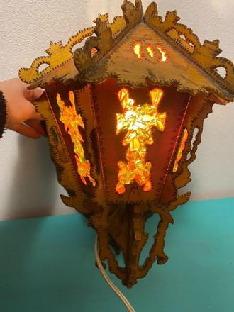 Krásna starožitná ručne robená lampa vypracovaná, 