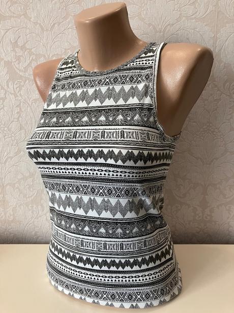 Čiernobiely top (s), clockhouse,s