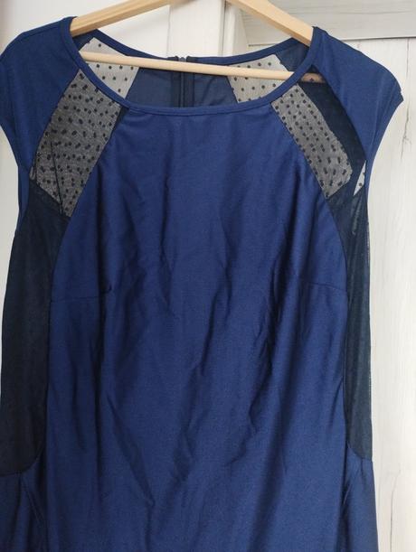 Spolocenske saty, 42