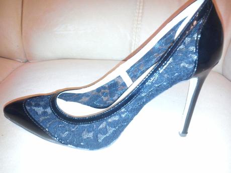 Čierne lakované lodičky s čipkou, 39