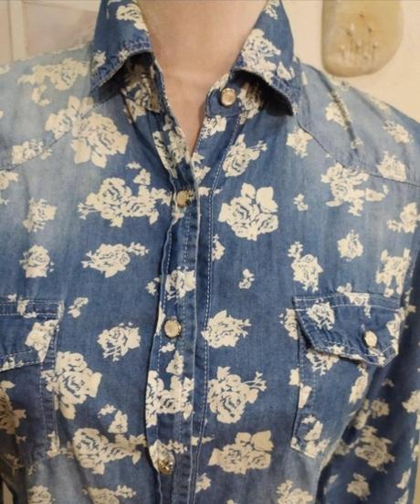 Kvietkovana riflová košeľa, 38