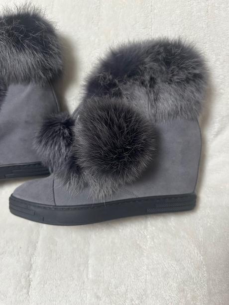 Kotníkové sivé čižmičky s kožušinkou na uviazanie, 40