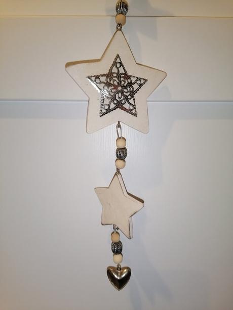 Závesná drevená dekorácia s hviezdami, 