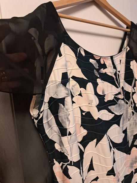 Spoločenské šaty, 48