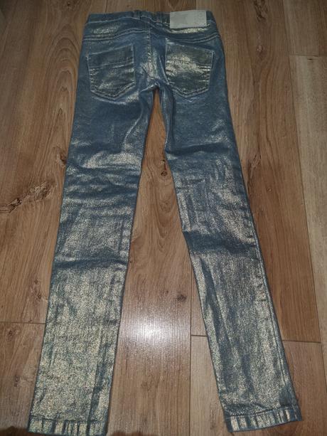 Metalické nohavice, 128