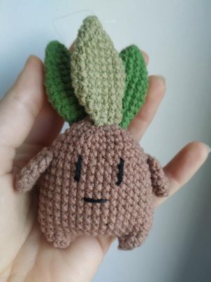 Háčkovaná postavička mandrgora, 