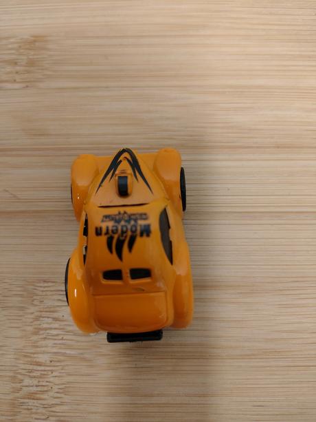 Mini autíčko so zotrvačníkom, oranžový chrobák, 