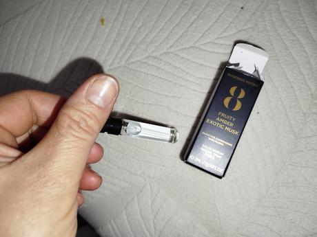 Fruity amber exotic musk,