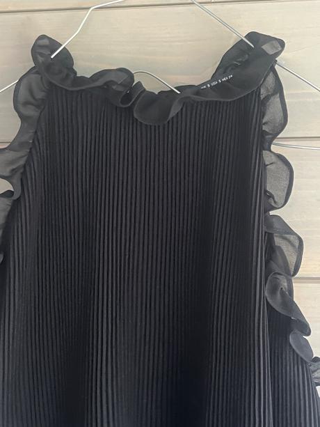 Luxusný čierny plisovaný top, zara,s