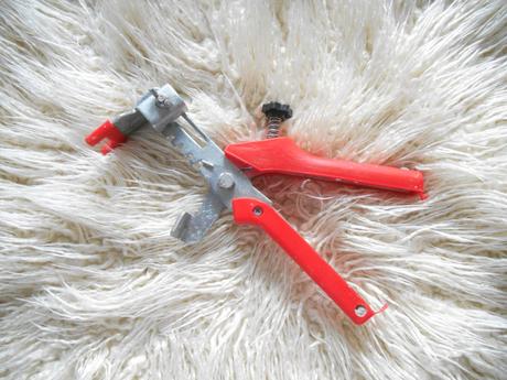 Kliešte na vyrovnanie dlažby a obkladov, 