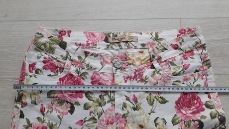 Kvetinkové nohavice, 30