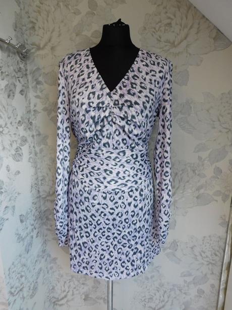 Luxusne velmi pekne šaty, 42