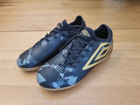 Halove tenisky na futbal, umbro,33
