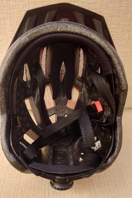 Cyklistická prilba, s