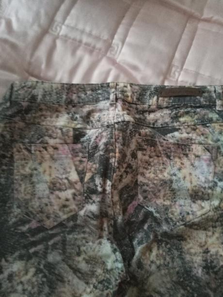 Perfektné nohavice, 42