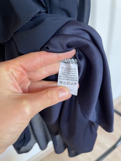 Tmavomodré šaty, s