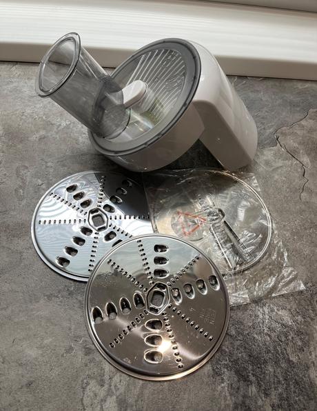 Bosch mum 2-5 strúhač plus tri kotúče biely, bosch