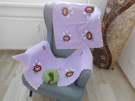 Fialový set obrusov ručne vyšívaný, 