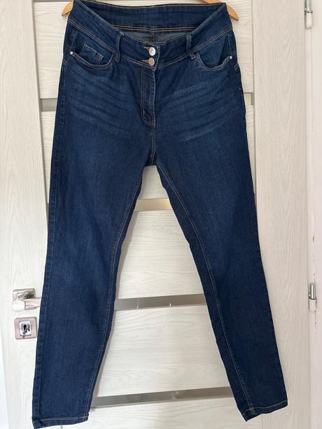 Tmavé rifle s vysokým sedom, 44