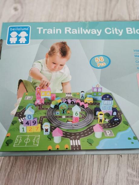 Stanica s vláčikom 56ks,