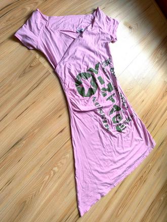 Ružové asymetrické šaty, s