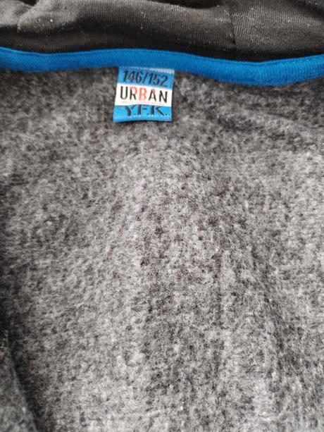 Mikina s kapucňou, 146