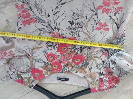 Kvetinová blúzka, 38