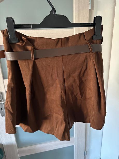 Hnedé kraťasy + 2 opasky, 44