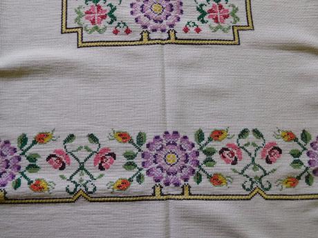 Ručne vyšívaný obrus kocka-128x128cm,, 