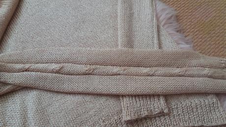 Zlaty pulovrik gate s vystrihom na chrbte, gate,xs